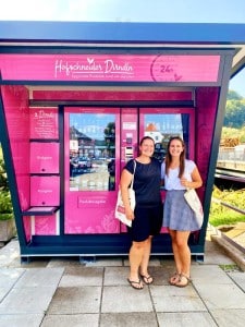 Verkaufs-Automaten - Hof&Markt - Christina und Stefanie Niederl bieten mit ihren Automaten regionale Produkte rund um die Uhr an Copyright Hofschneider Dirndln